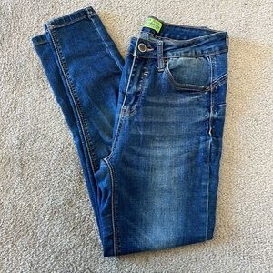 Mid-rise Medium Wash Stretchy Jeans